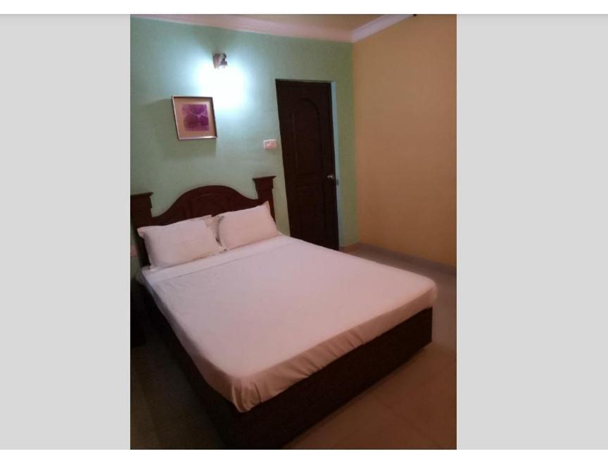 Hotel Priya Chengannur Eksteriør billede