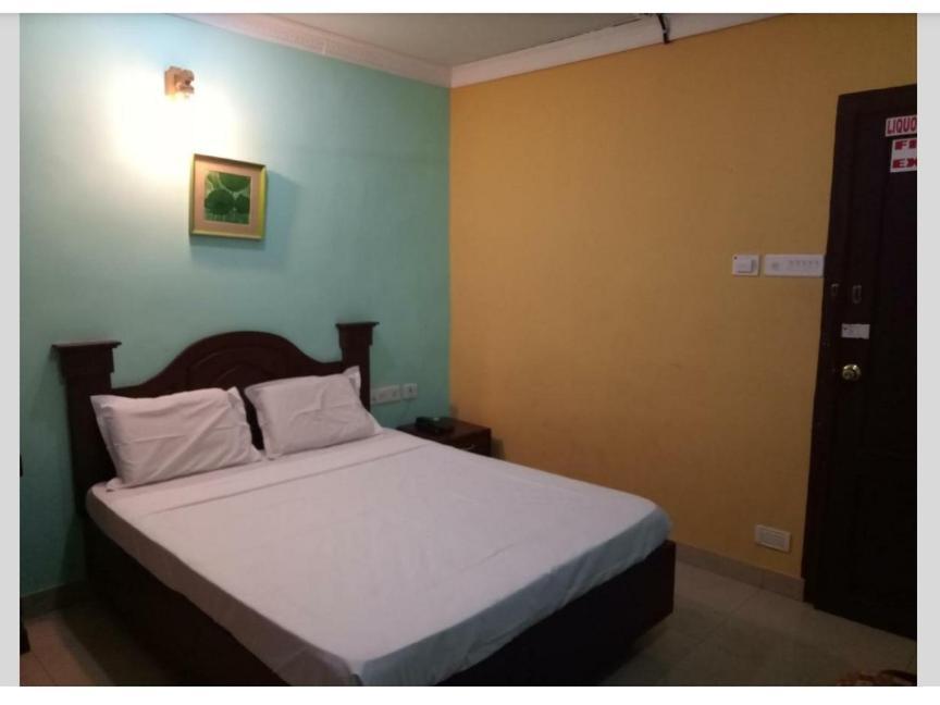 Hotel Priya Chengannur Eksteriør billede
