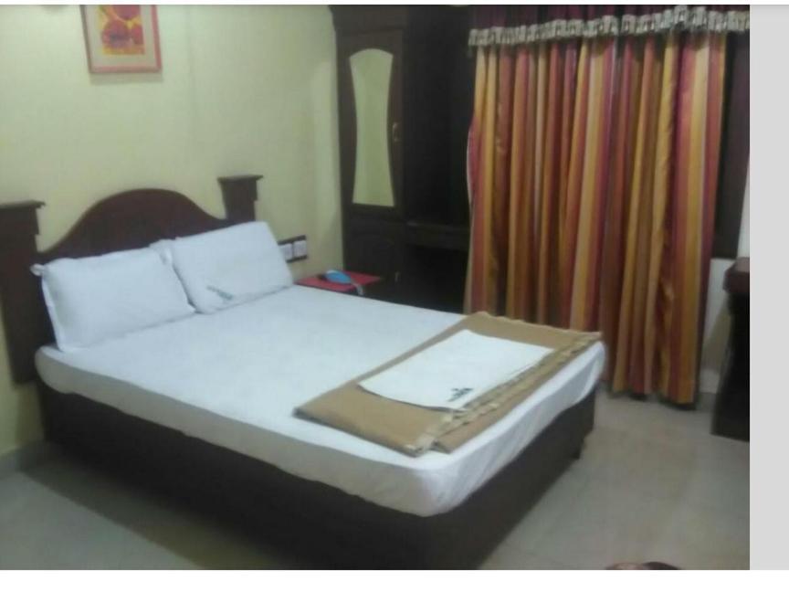 Hotel Priya Chengannur Eksteriør billede