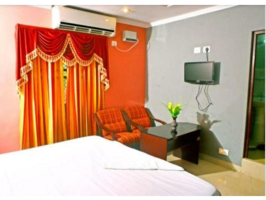 Hotel Priya Chengannur Eksteriør billede