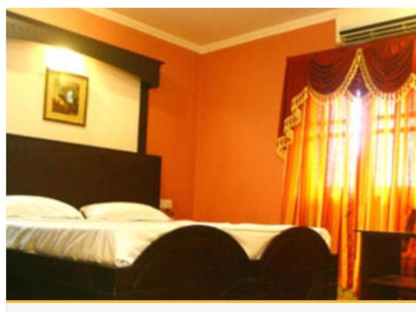 Hotel Priya Chengannur Eksteriør billede
