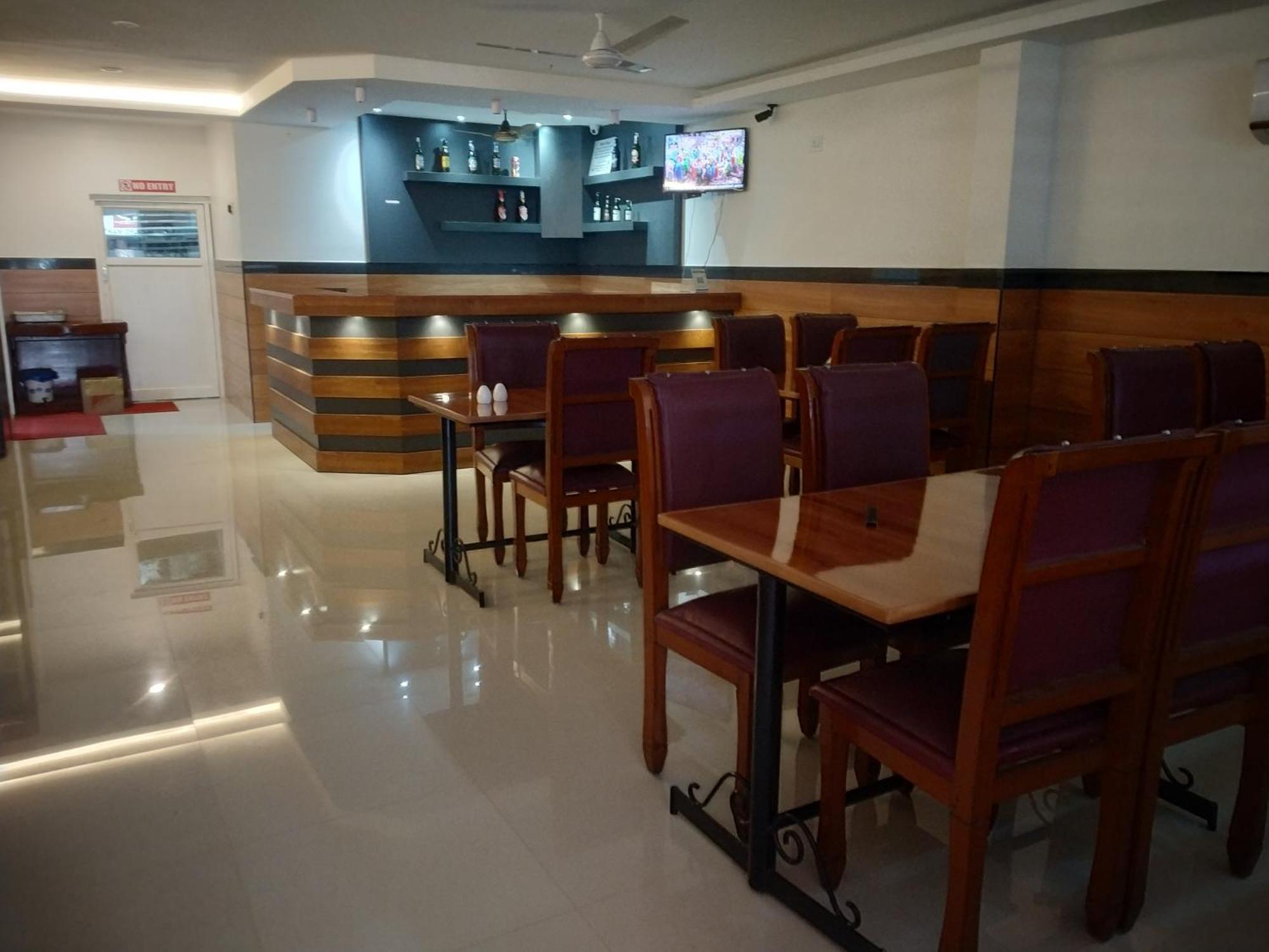 Hotel Priya Chengannur Eksteriør billede