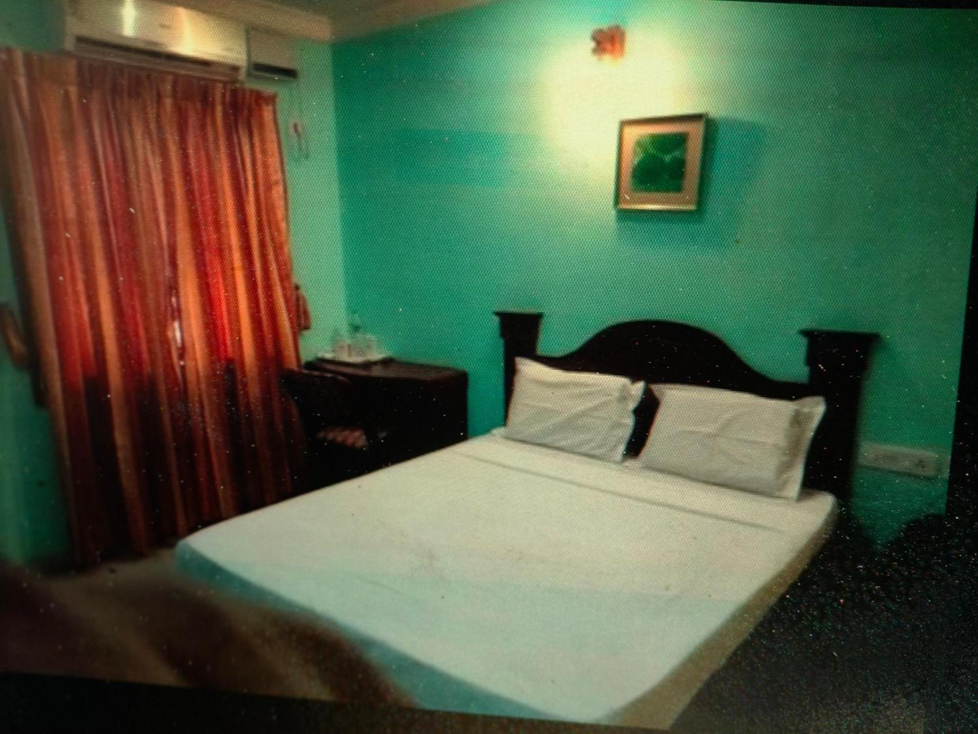 Hotel Priya Chengannur Eksteriør billede