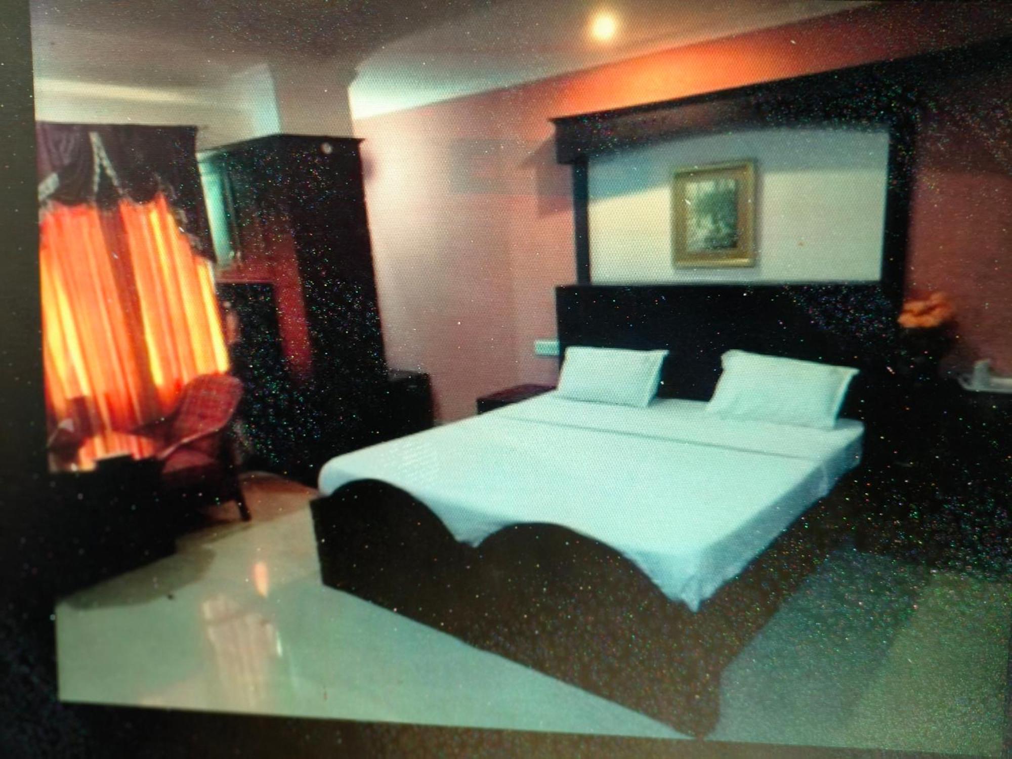 Hotel Priya Chengannur Eksteriør billede